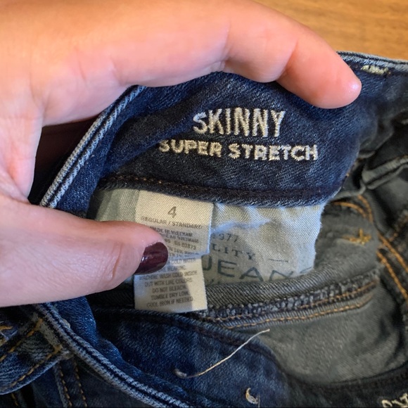 Skinny size 4 American Eagle Jean - Picture 2 of 3